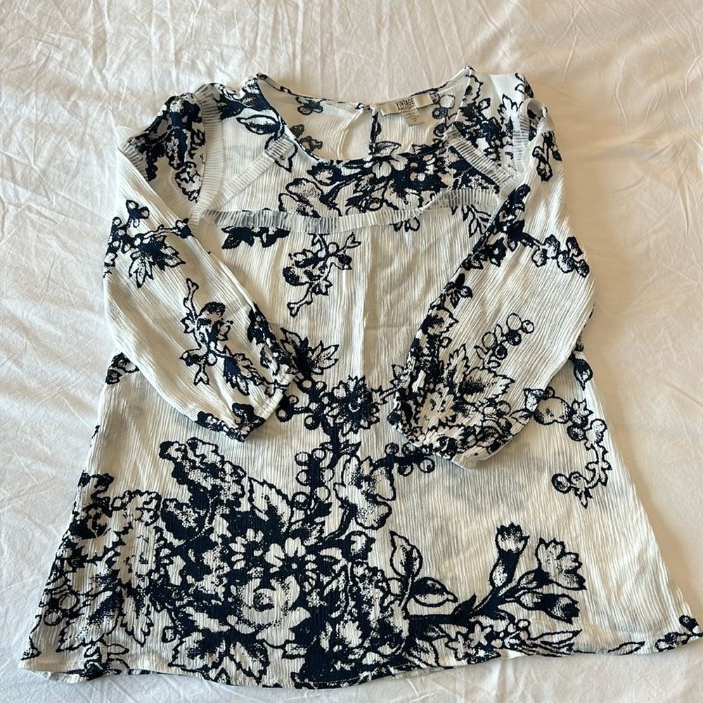 Vintage America Women's Blue and White Blouse Cool Mesh Ribbon Detailing Size M